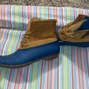 Blue speedy duck boots